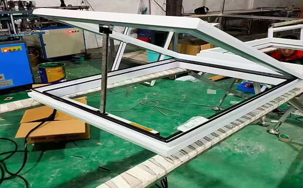 某地下车库出入口平利排烟窗配置工程