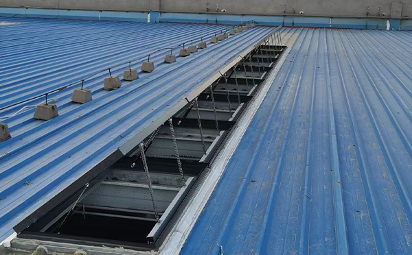 某城市大型商业综合体中庭平利排烟窗工程 某城市大型商业综合体中庭平利排烟窗工程