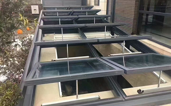 某轨道交通车辆维修车间平利排烟窗应用 某轨道交通车辆维修车间平利排烟窗应用