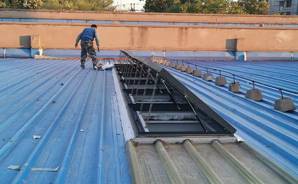 某区域性物流仓储中心平利排烟窗系统安装项目